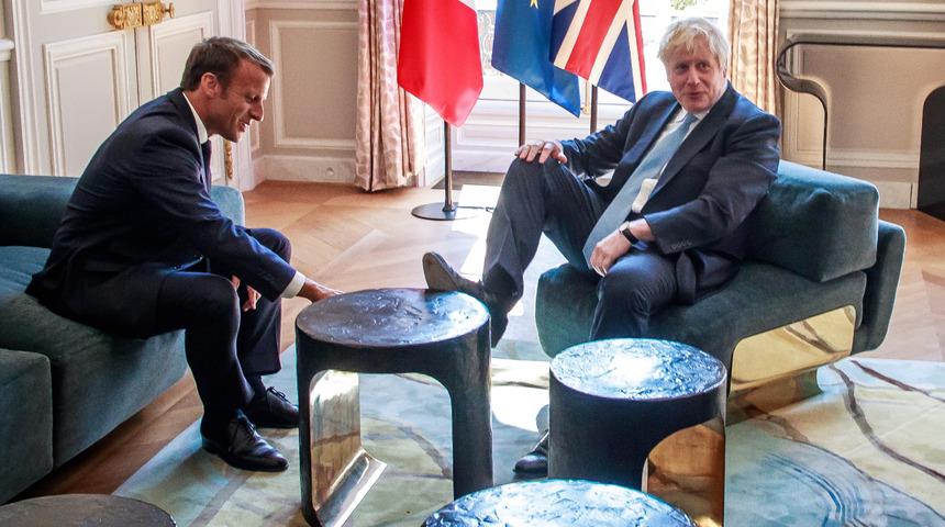 İngiltere’nin yeni Başbakanı Johnson'dan dikkat çeken rahatlık