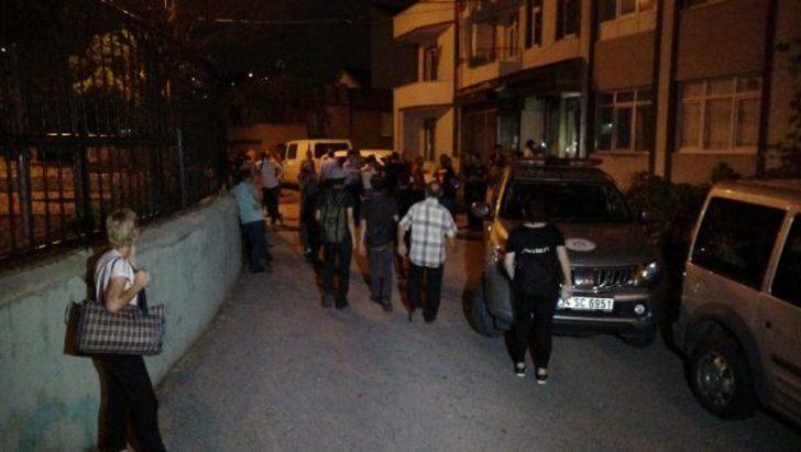 İzmit’te çökme tehlikesi bulunan 2 bina tahliye edildi G5