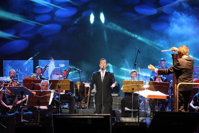 Ünlü tenor Mario Frangoulis, Çeşme'de müzik şöleni yaşattı