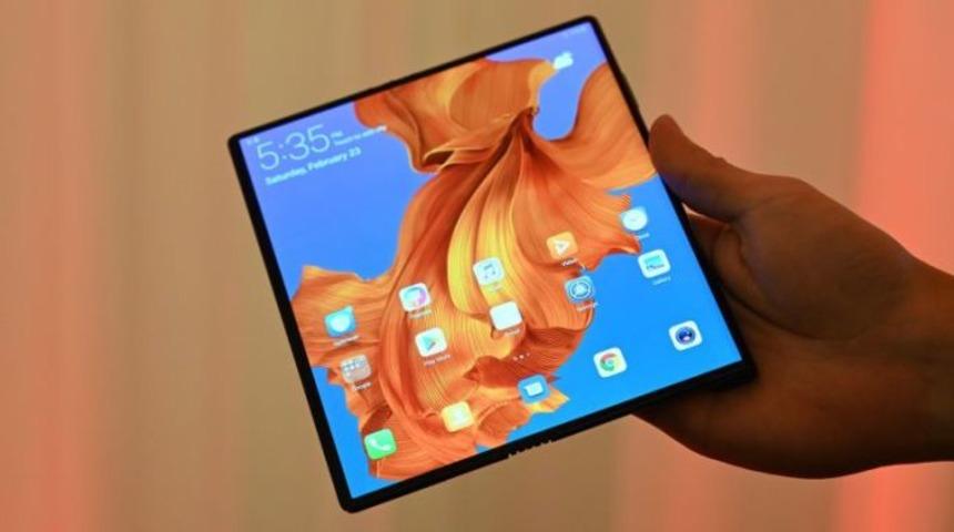 Katlanabilir telefonunda daha g&uuml;&ccedil;l&uuml; bir işlemciyle yer alacak