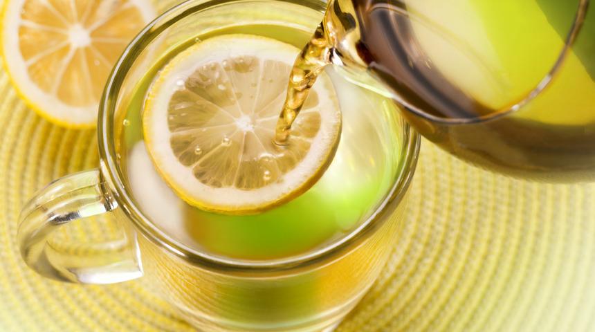 Limonlu su zayıflatır mı? Limonlu su içmek için 8 neden