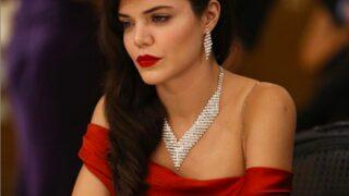 Hilal Altınbilek kırmızı seksi elbisesiyle büyüledi