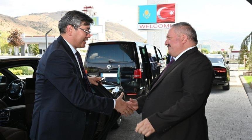 Kazakistan Büyükelçisi Saparbekuly Kayseri OSB’u Ziyaret Etti