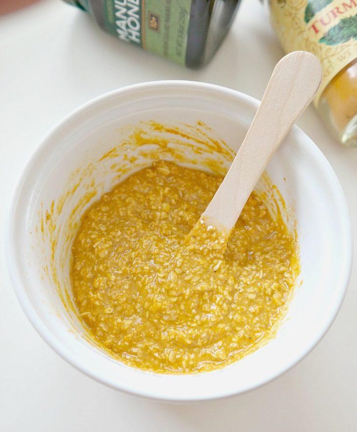 Y&uuml;zdeki T&uuml;ylenmelere Anında &Ccedil;&ouml;z&uuml;m: 10 Dakikada Etkili Doğal Y&uuml;z Maskesi