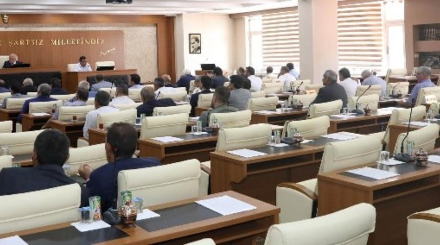 B&uuml;y&uuml;kşehir Meclisi&rsquo;nde hizmet vurgusu