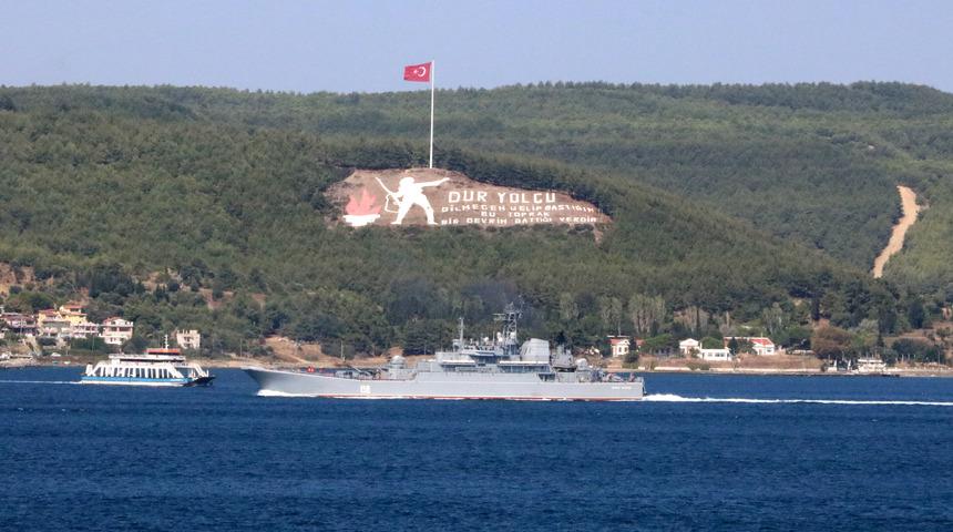 Rus savaş gemisi, Çanakkale Boğazı'ndan geçti
