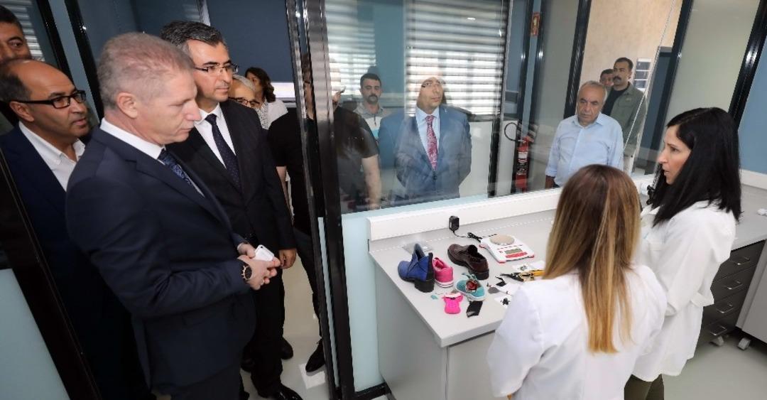 Vali G&uuml;l, Naci Top&ccedil;uoğlu MYO&rsquo;yu ziyaret etti