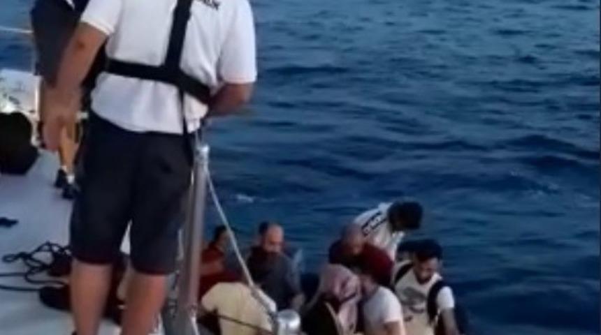 Kuşadası&rsquo;nda 26&rsquo;sı &ccedil;ocuk 129 g&ouml;&ccedil;men yakalandı