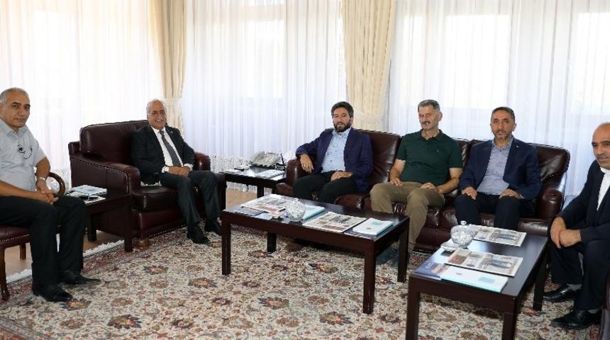 Memur-Sen Erzurum il y&ouml;netiminden Rekt&ouml;r &Ccedil;omaklı&rsquo;ya ziyaret