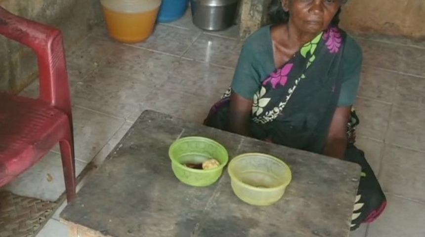 65 yaşındaki kadın 19 yıldır umumi tuvalette yaşıyor