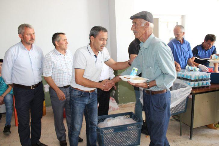 Bilecik'te vatandaşlar uzun kuyruklar oluşturdu G2