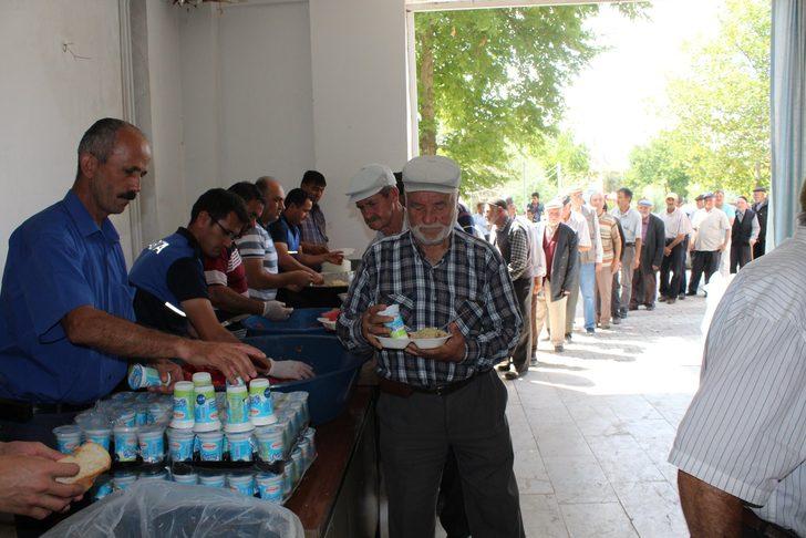 Bilecik'te vatandaşlar uzun kuyruklar oluşturdu G3