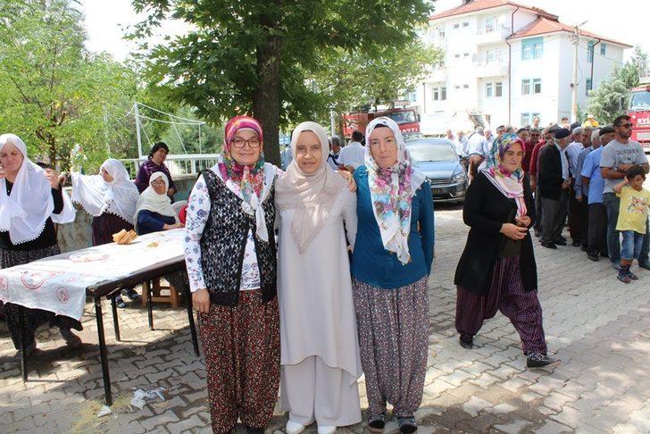 Bilecik'te vatandaşlar uzun kuyruklar oluşturdu G4