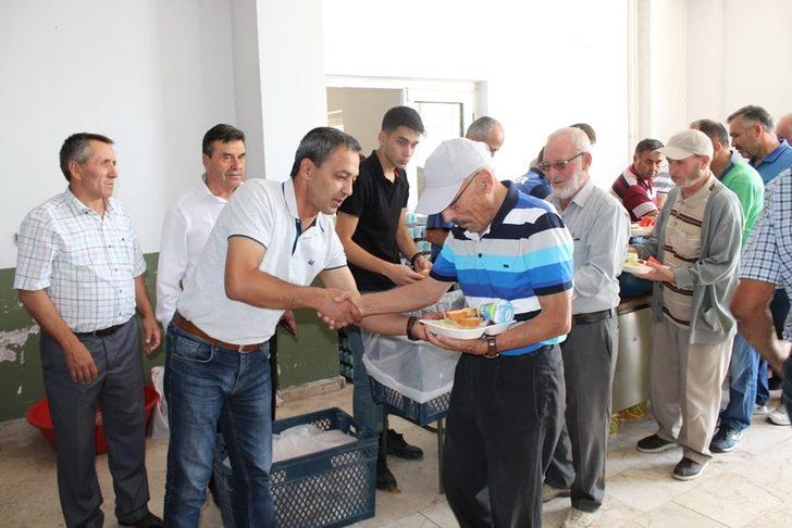 Bilecik'te vatandaşlar uzun kuyruklar oluşturdu G5