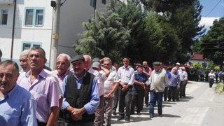 Bilecik'te vatandaşlar uzun kuyruklar oluşturdu