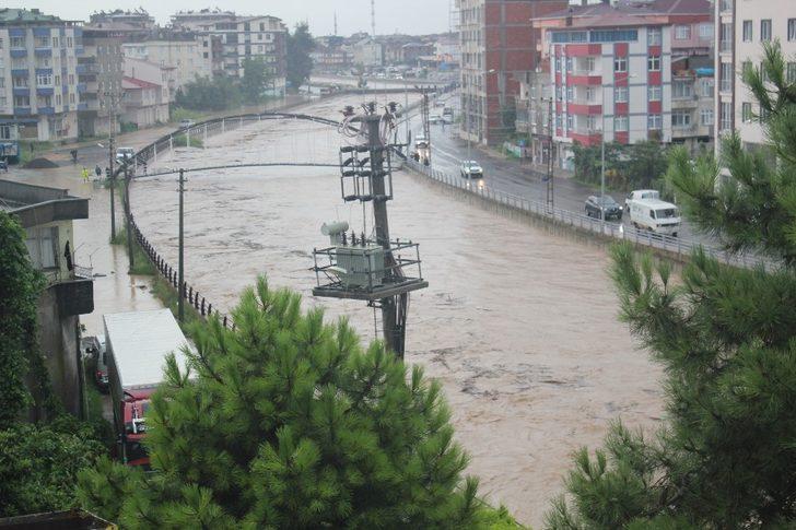 Ordu'da şiddetli yağış mahalle ve evlerde su baskınlarına yol açtı G4