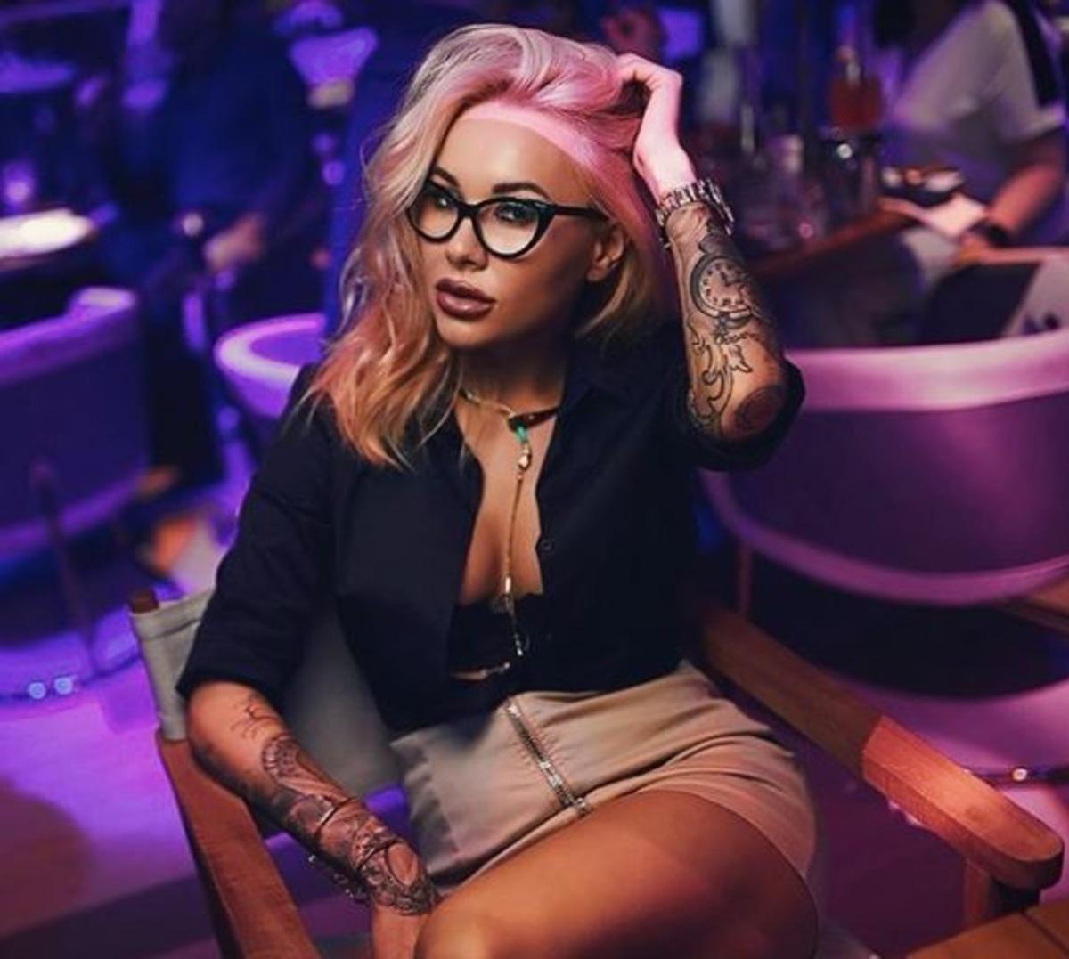 Moroziuk&rsquo;un eşinden olay video! Futbol topuyla soyundu