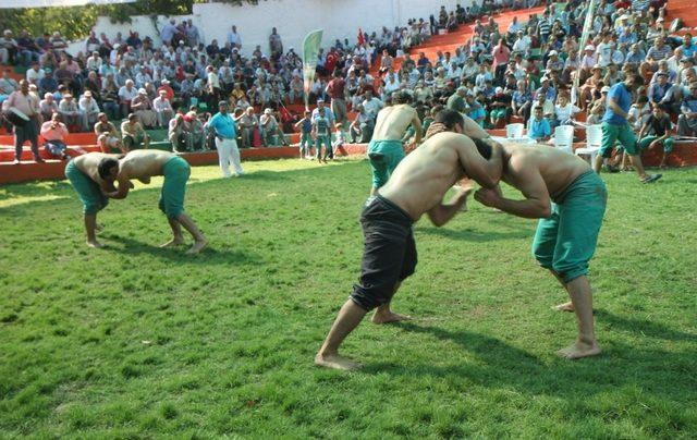 Toroslar’da Zafer Bayramı hazırlıkları devam ediyor