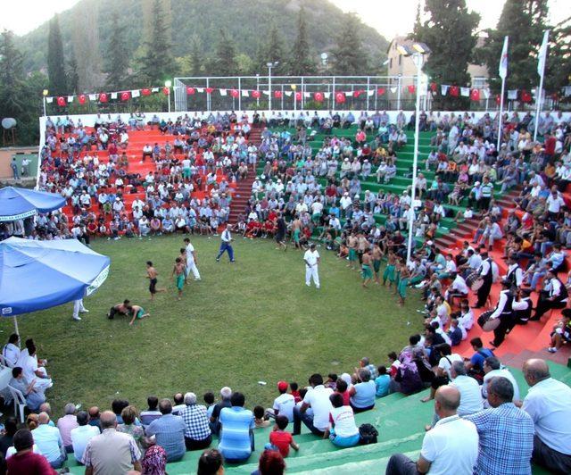 Toroslar’da Zafer Bayramı hazırlıkları devam ediyor