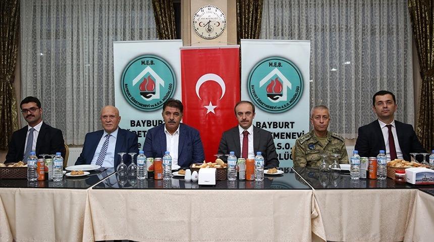 Vali yardımcıları Bayburt&rsquo;a veda ediyor