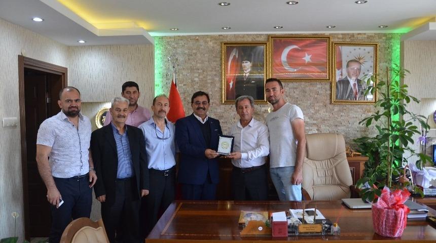 G&uuml;ny&uuml;z&uuml;l&uuml;ler Derneği&rsquo;nden Başkan Durgut&rsquo;a ziyaret