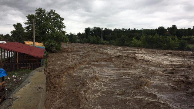 Samsun'da sağanak; Yeşil Dere taştı, yollar göle döndü (3)