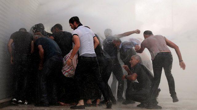 Diyarbakır'da gösteriye su ve gaz müdahalesi