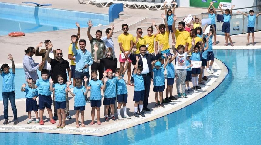 Yaz Spor Okulunu tamamlayan y&uuml;z&uuml;c&uuml;ler sertifikalarını aldı