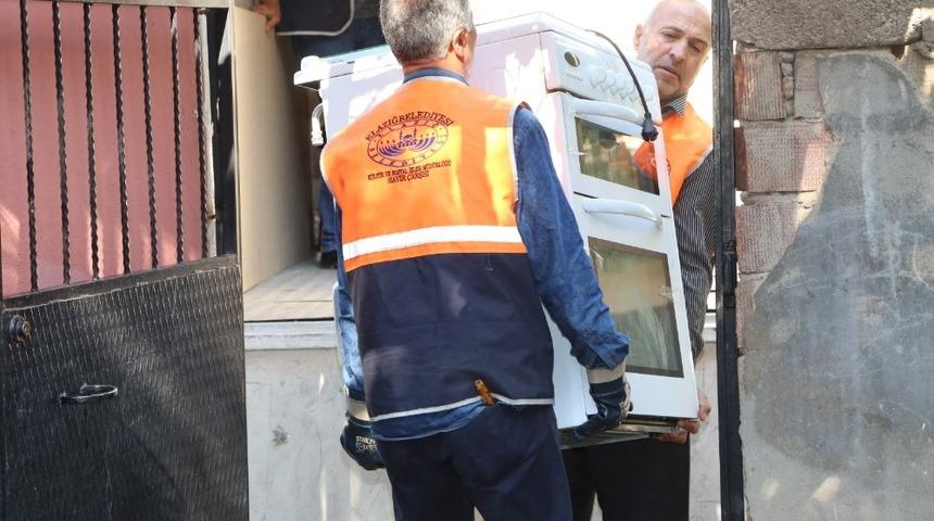 Elazığ&rsquo;da eşyasız evde yaşayan aileye yardım eli