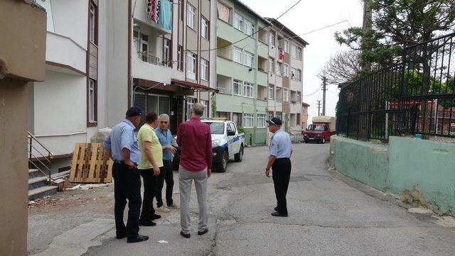 İzmit'te çökme tehlikesi bulunan 2 binanın yapısı inceleniyor