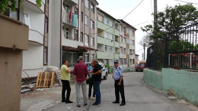 İzmit'te çökme tehlikesi bulunan 2 binanın yapısı inceleniyor