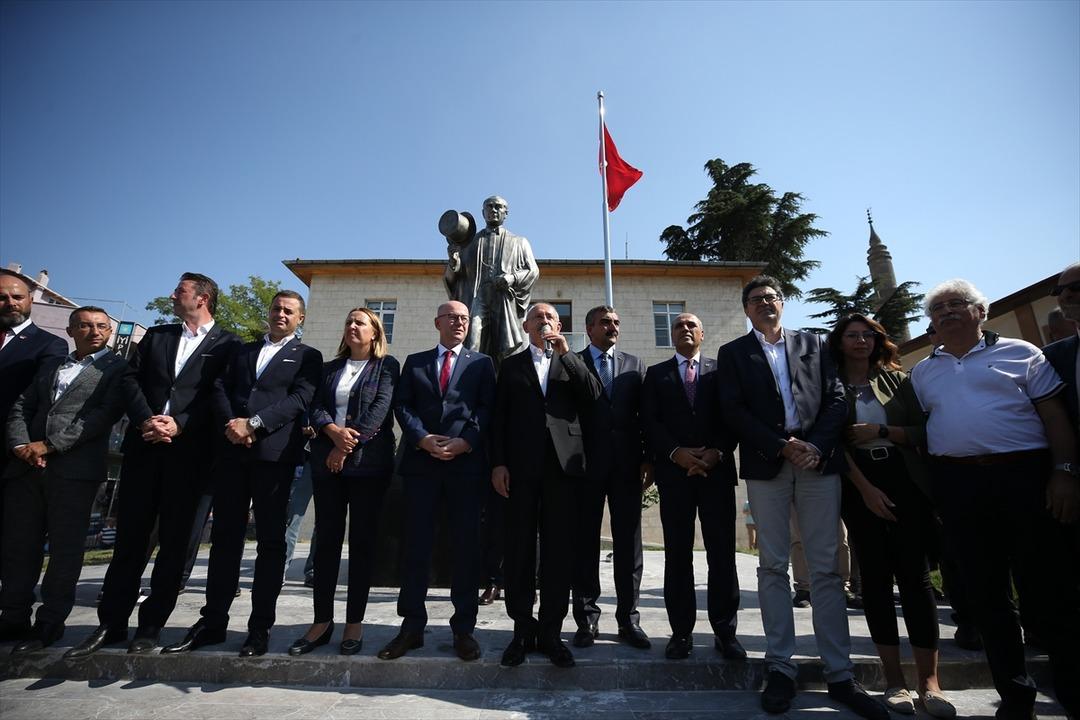 "Yeni bir siyaset anlayışıyla yola &ccedil;ıktık"