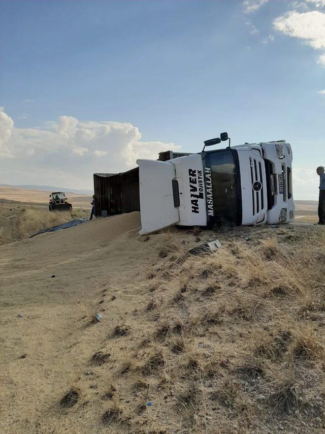 Tonlarca arpa yola saçıldı