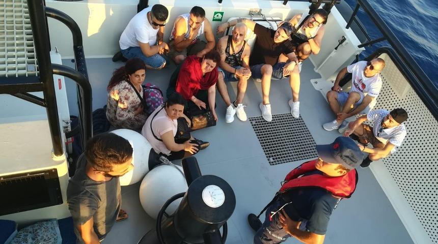 Turist g&ouml;r&uuml;nt&uuml;s&uuml; vererek ka&ccedil;maya kalkıştılar