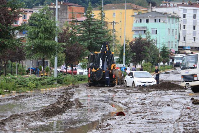 Samsun'da sağanak; Yeşil Dere taştı, yollar göle döndü (5)