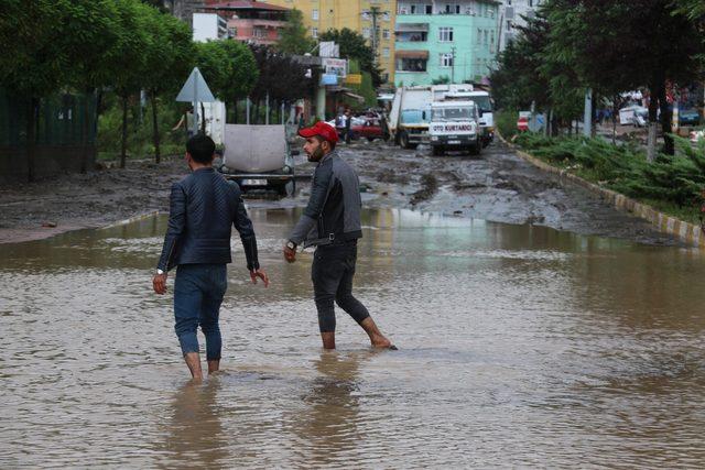 Samsun'da sağanak; Yeşil Dere taştı, yollar göle döndü (5)