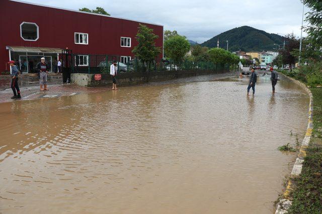 Samsun'da sağanak; Yeşil Dere taştı, yollar göle döndü (5)