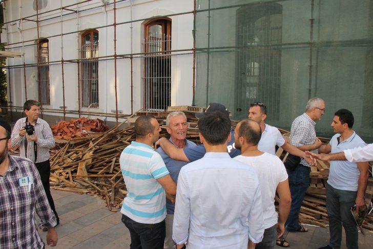 Ahmet Davutoğlu'na şok protesto: Buraya gelemez G1