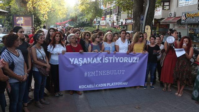 Kocaeli Kadın Platformu üyeleri 'Emine Bulut' cinayetine tepki gösterdi