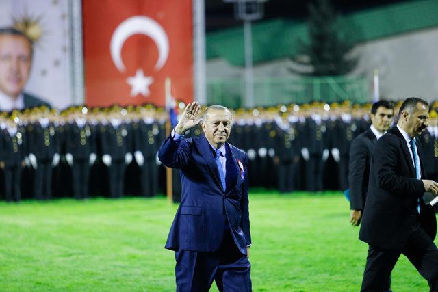 Erdoğan: Biz de onları kapının önüne koyarız