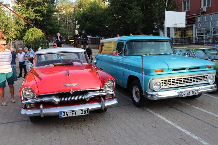 Klasik araç tutkunları Kastamonu'da buluştu G3
