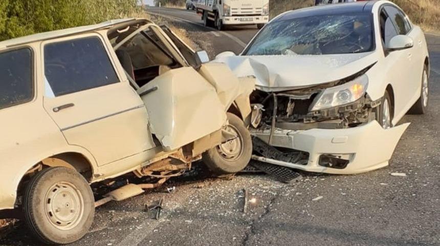 Besni&rsquo;de 2 otomobil &ccedil;arpıştı