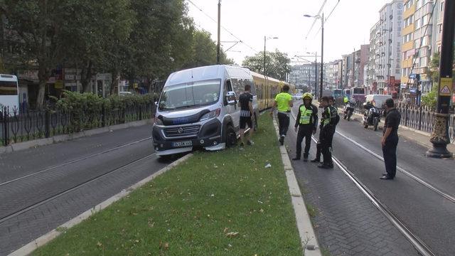 Fındıkzade'de minibüs tramvay yoluna girdi; Seferler durdu (1)