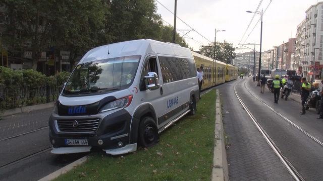 Fındıkzade'de minibüs tramvay yoluna girdi; Seferler durdu (1)