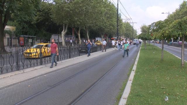 Fındıkzade'de minibüs tramvay yoluna girdi; Seferler durdu (1)