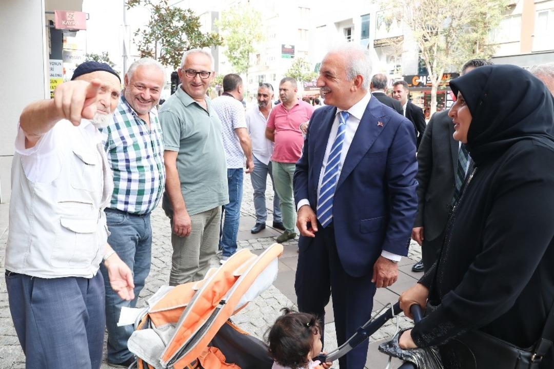 Y&uuml;zlerce esnafın dev kahvaltı sofrasında buluşması havadan g&ouml;r&uuml;nt&uuml;lendi