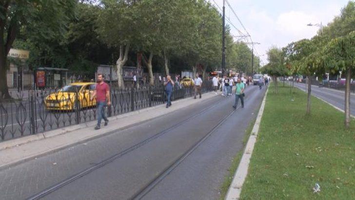 İstanbul'da minibüs tramvay yoluna girdi! Seferler durdu G1