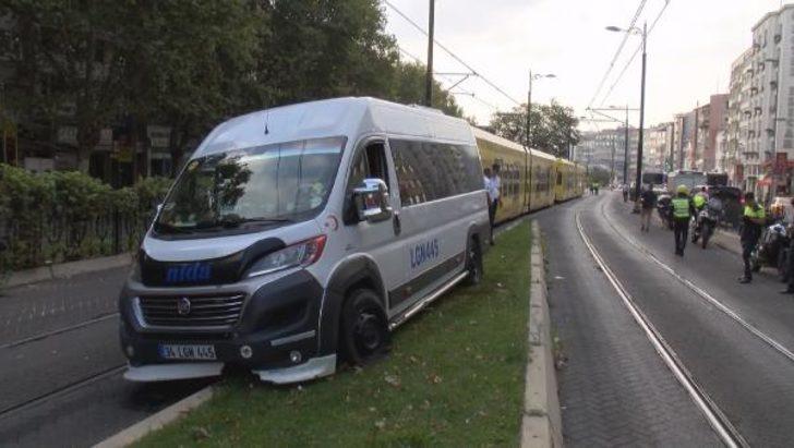 İstanbul'da minibüs tramvay yoluna girdi! Seferler durdu G3