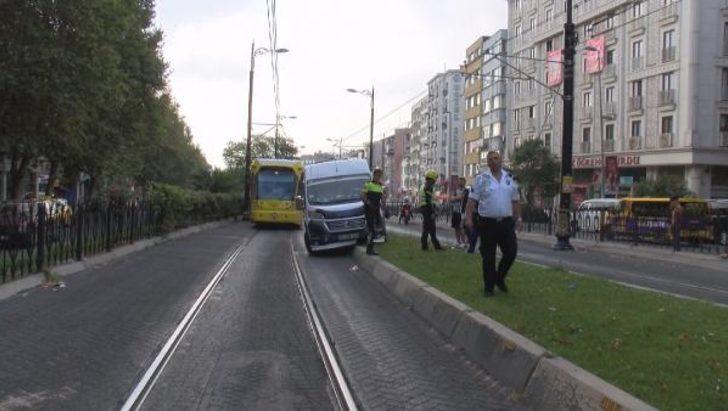 İstanbul'da minibüs tramvay yoluna girdi! Seferler durdu G5