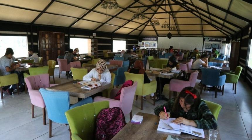 Eyy&uuml;biye&rsquo;de gen&ccedil;lik merkezleri ilgi g&ouml;r&uuml;yor